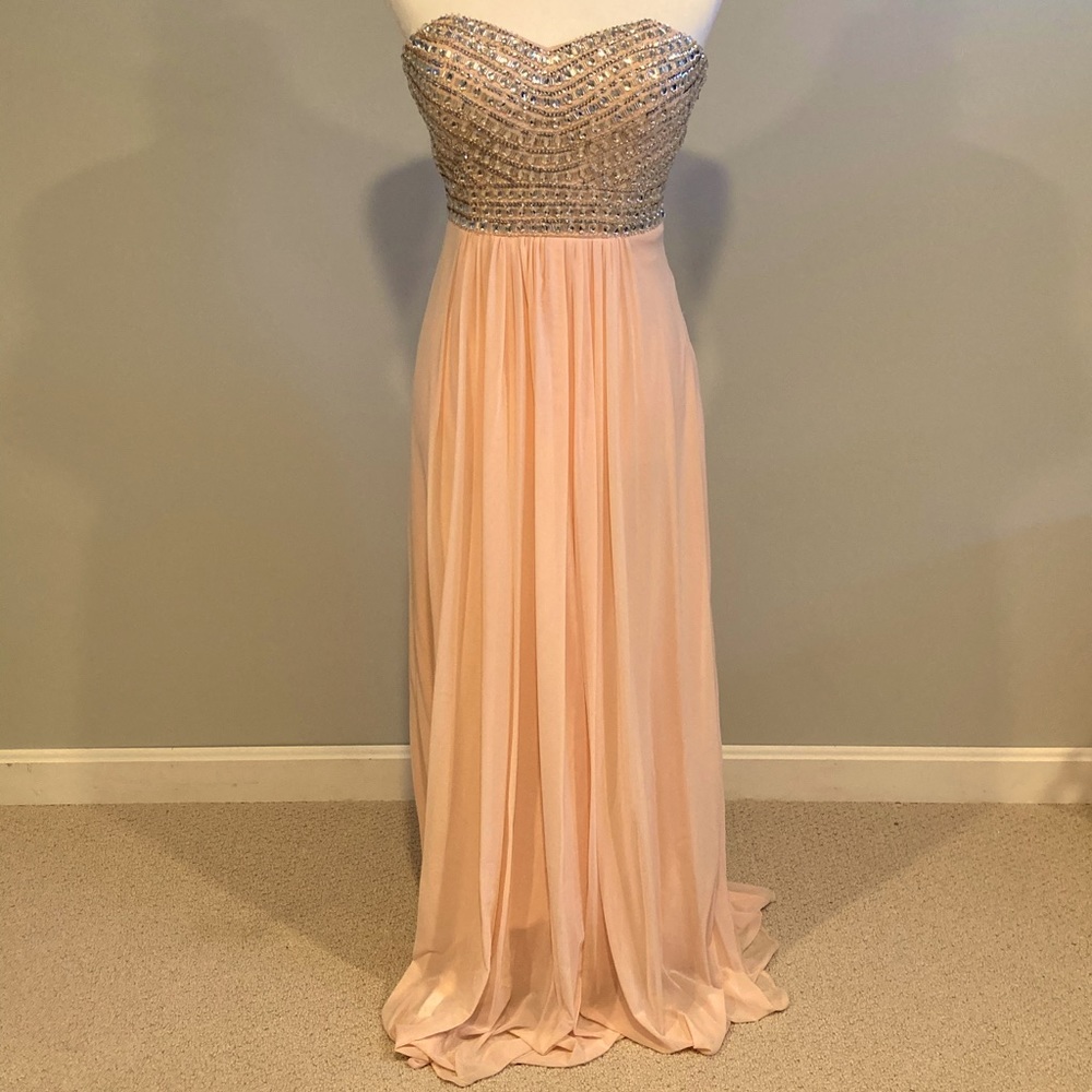 EUC Beautiful Strapless Formal Gown